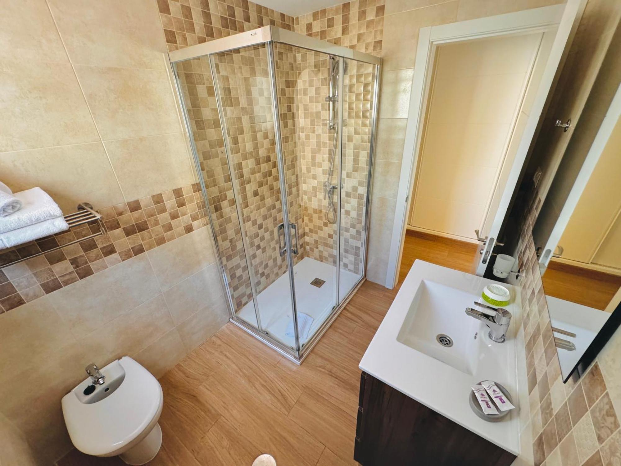 Pueblo Evita Premium Suites Benalmádena Exterior foto