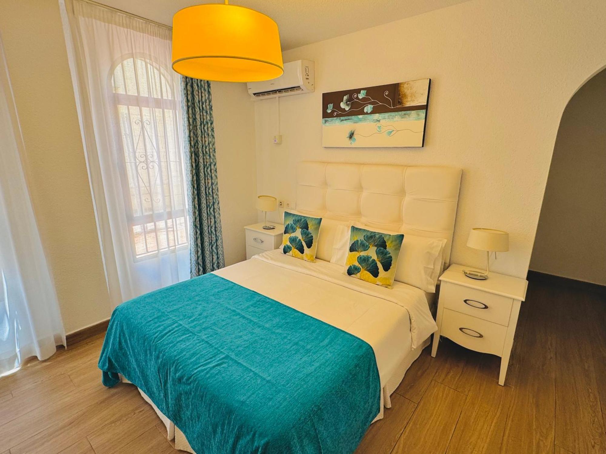 Pueblo Evita Premium Suites Benalmádena Exterior foto