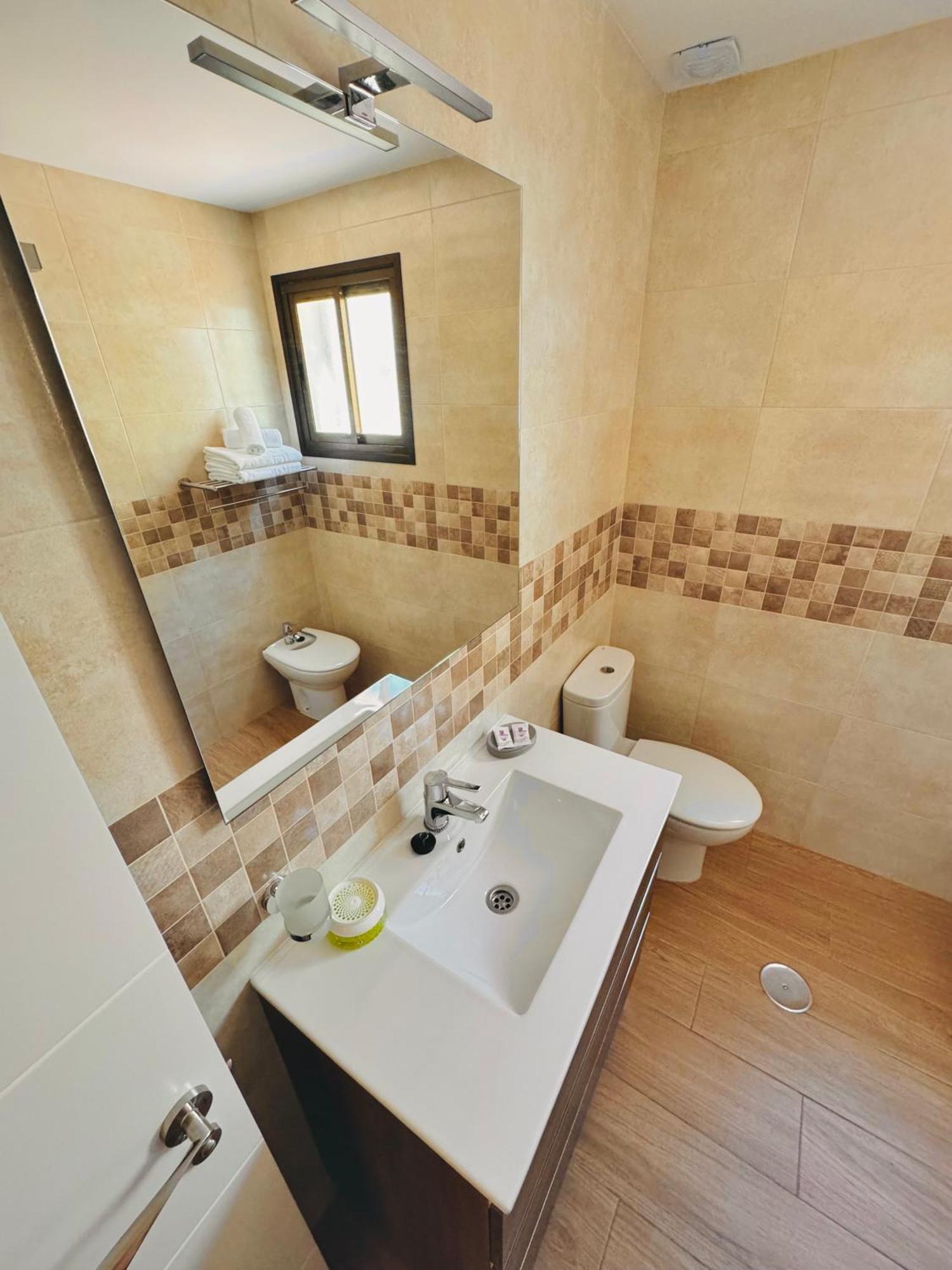 Pueblo Evita Premium Suites Benalmádena Exterior foto