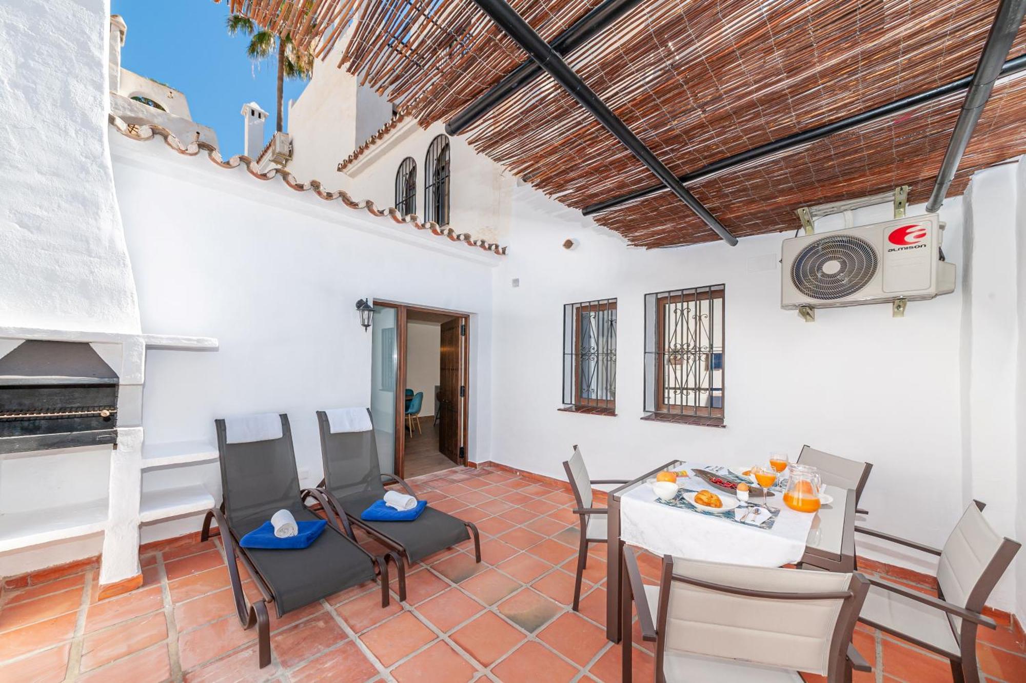 Pueblo Evita Premium Suites Benalmádena Exterior foto