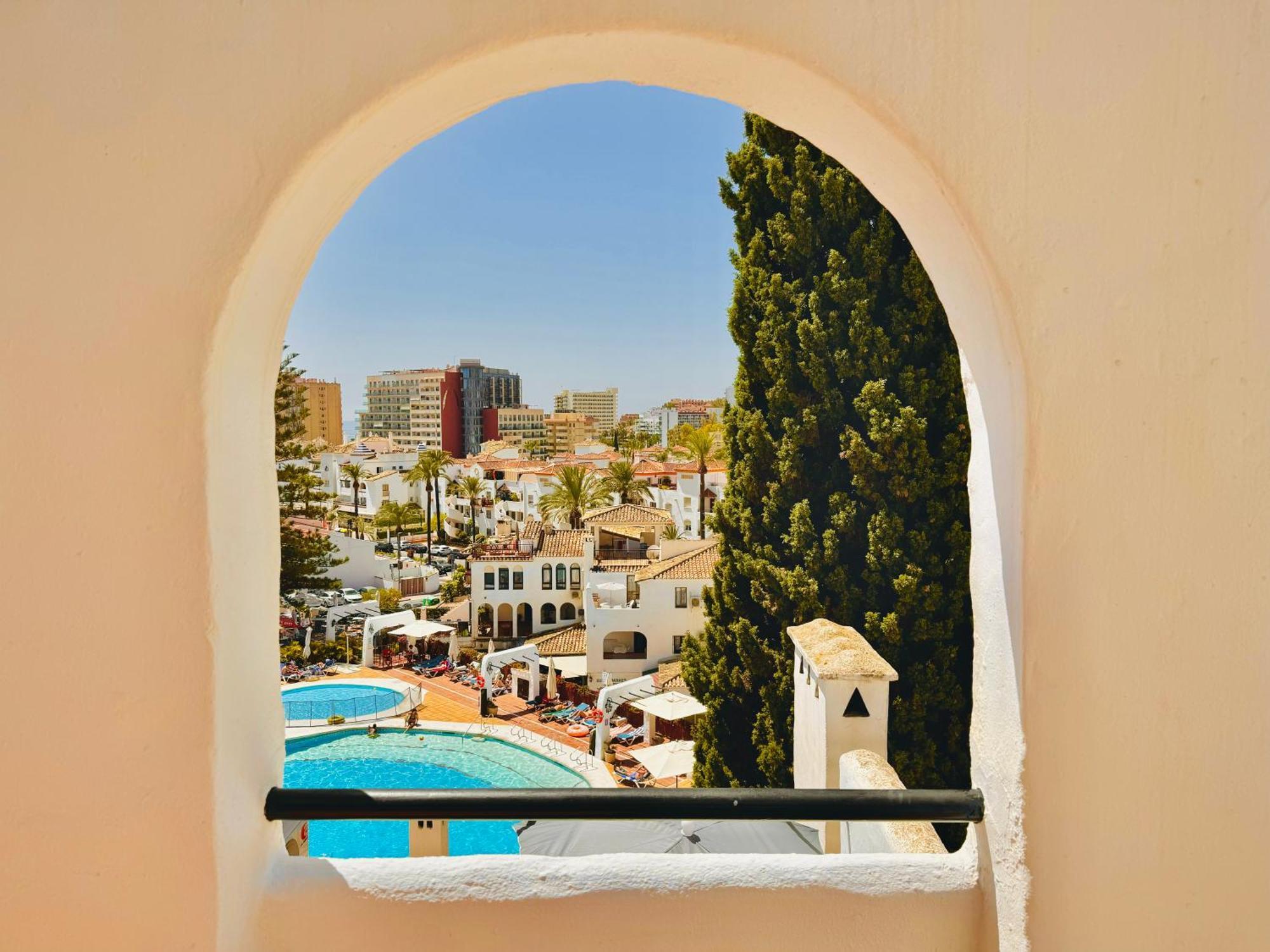 Pueblo Evita Premium Suites Benalmádena Exterior foto