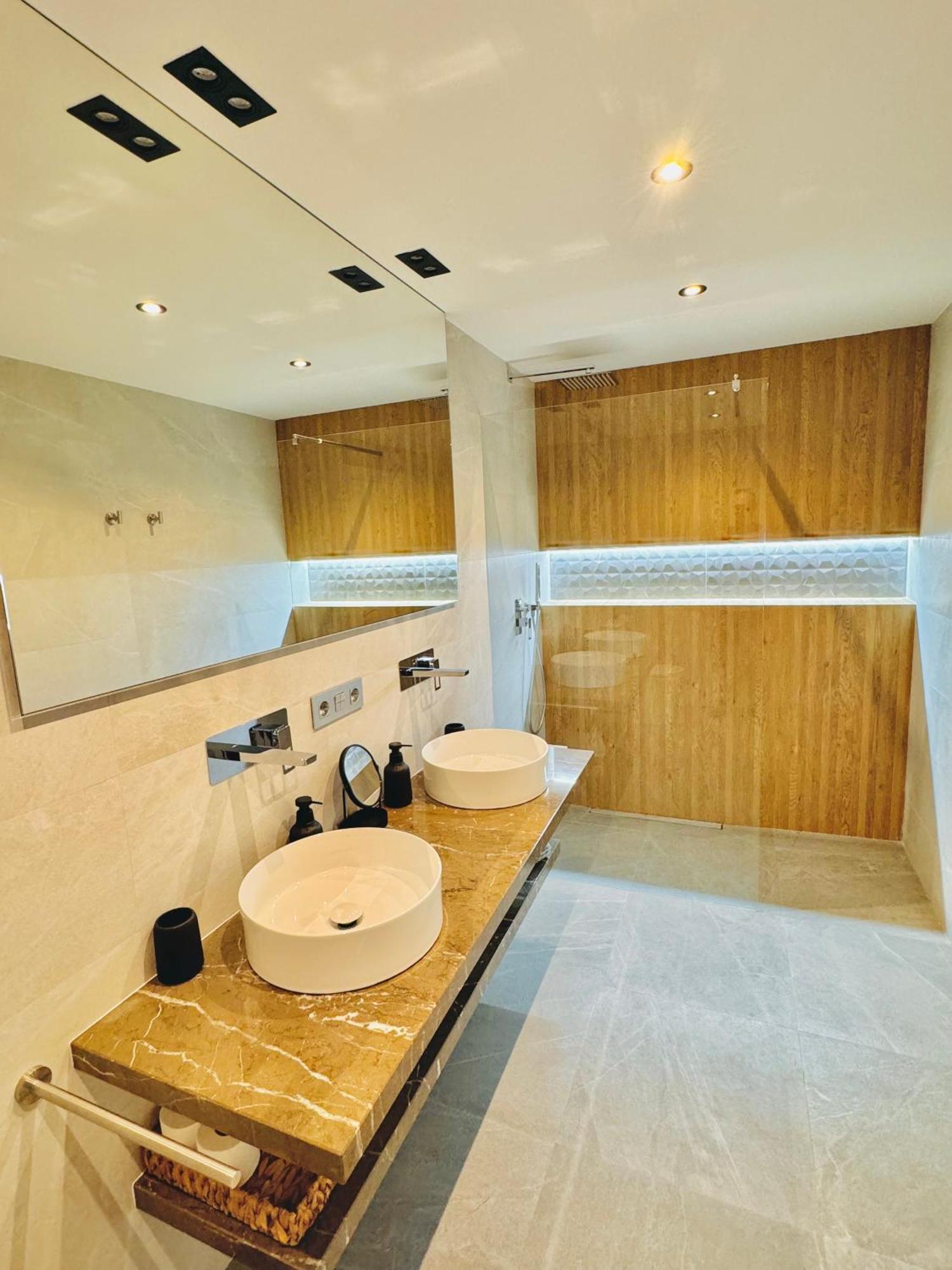 Pueblo Evita Premium Suites Benalmádena Exterior foto