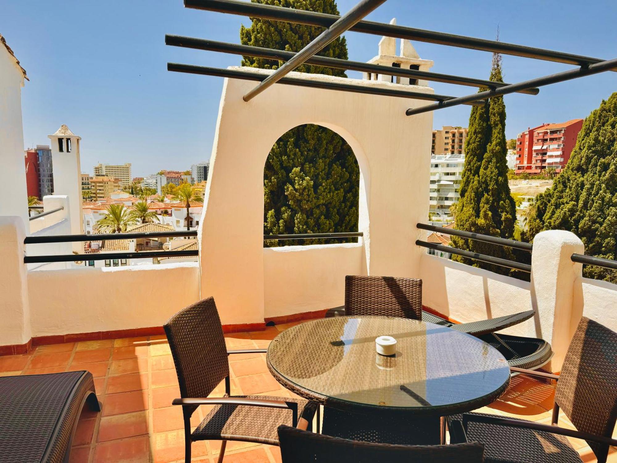 Pueblo Evita Premium Suites Benalmádena Exterior foto