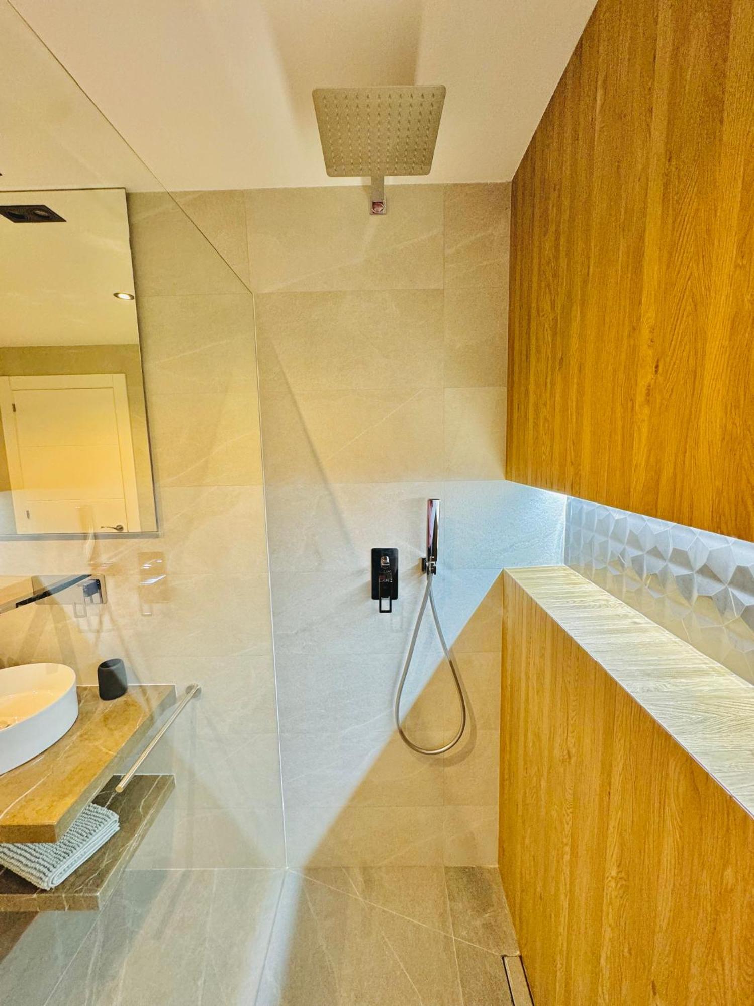 Pueblo Evita Premium Suites Benalmádena Exterior foto