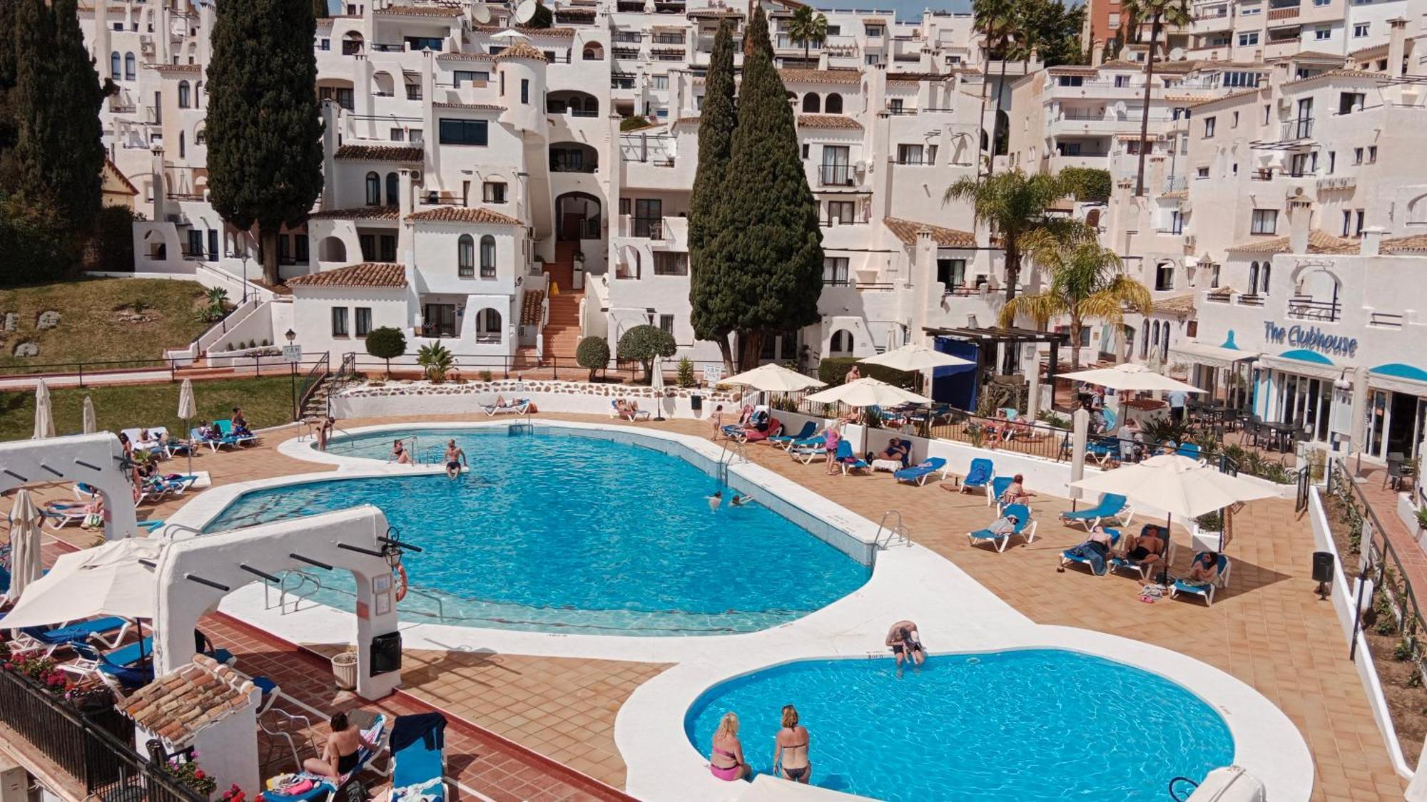 Pueblo Evita Premium Suites Benalmádena Exterior foto